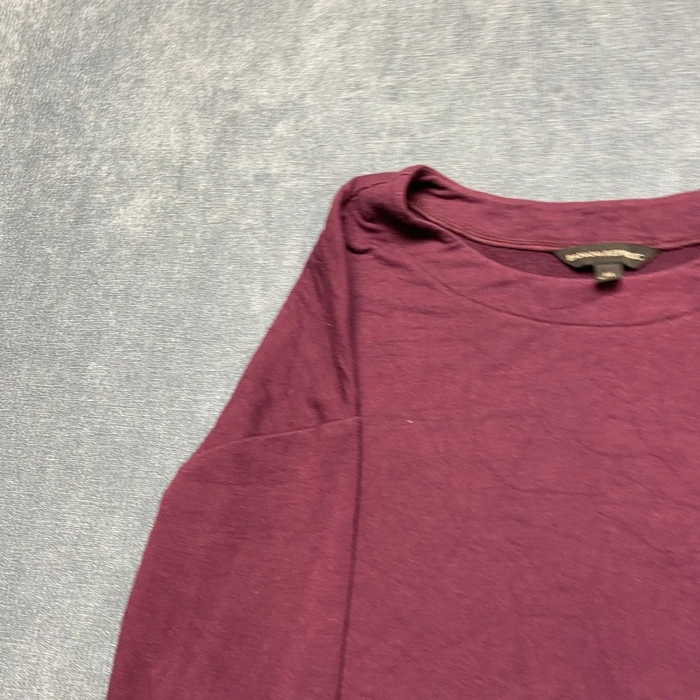 Banana Republic Blank T-Shirt Mens M Burgundy Side Slit Performance Crew Neck